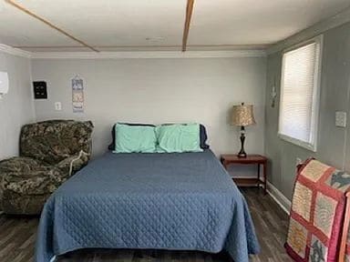 Building Photo - Fully furnished. Utilities included.