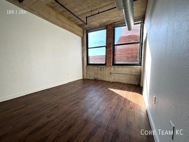 Foto del edificio - 934 Broadway Blvd