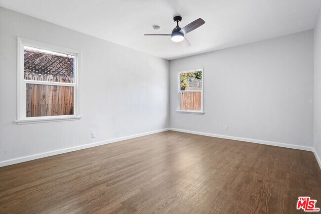 Foto del edificio - 1516 Stearns Dr