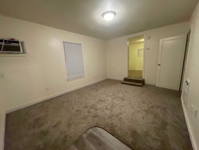 Building Photo - Now renting 1 bedroom House