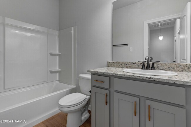 Foto del edificio - 215 Rocky Meadows Ln