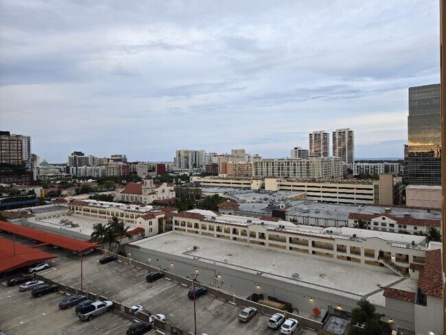 Foto del edificio - 651 Okeechobee Blvd
