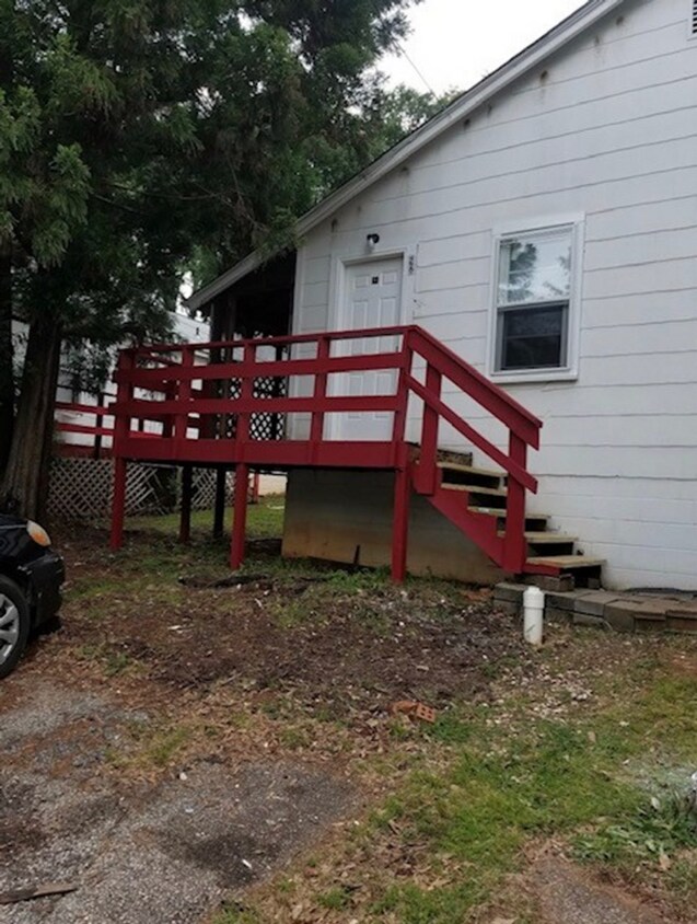 Primary Photo - Newly Renovated LARGE 1 Bedroom /1 Bath Du...