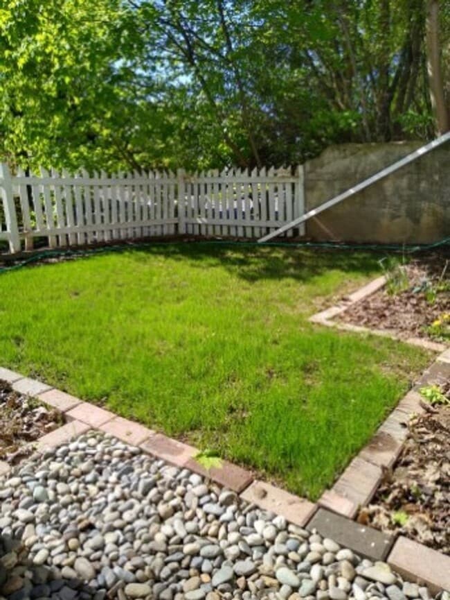 Building Photo - 115 SW State St