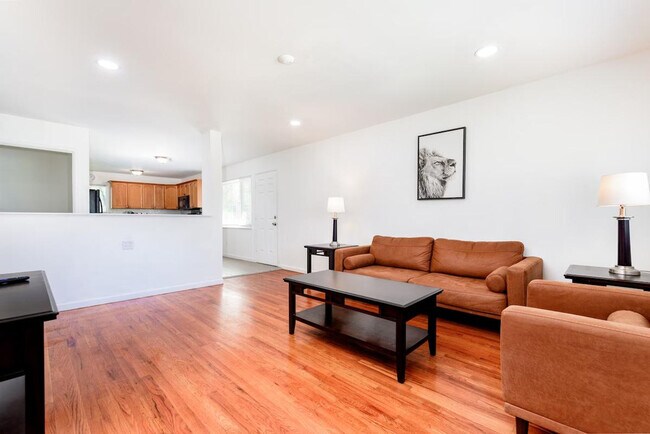 Foto del edificio - 620 St Bernard Dr