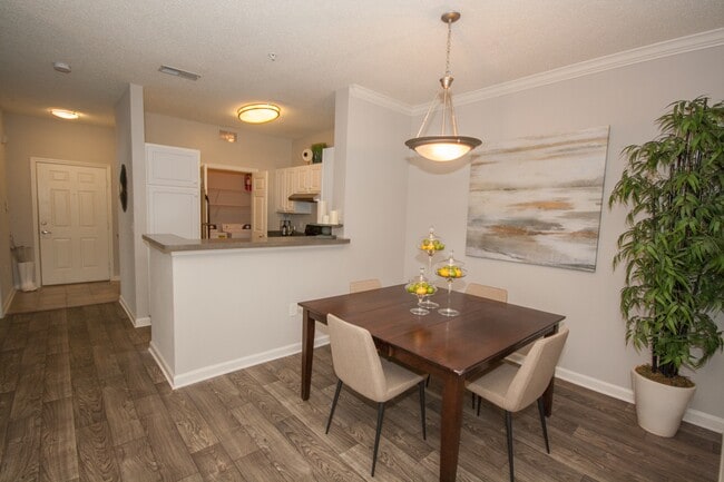 Building Photo - Stonecreek on the Green