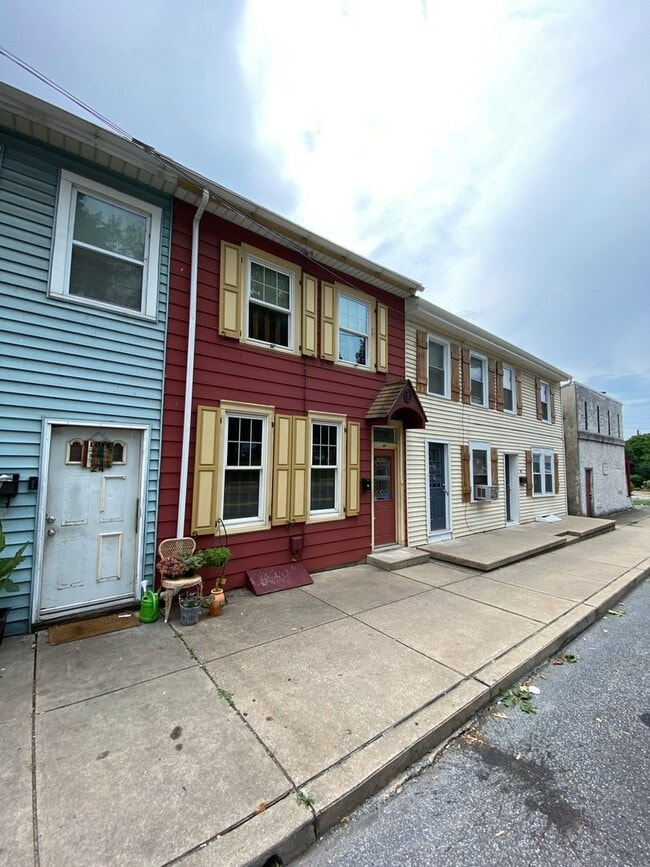 Building Photo - Lovely Three Bedroom Townhouse in Columbia!