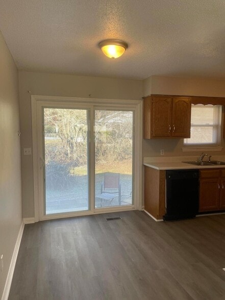 Building Photo - 4759 Tessie Ln