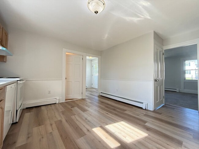 Building Photo - 208 Main St