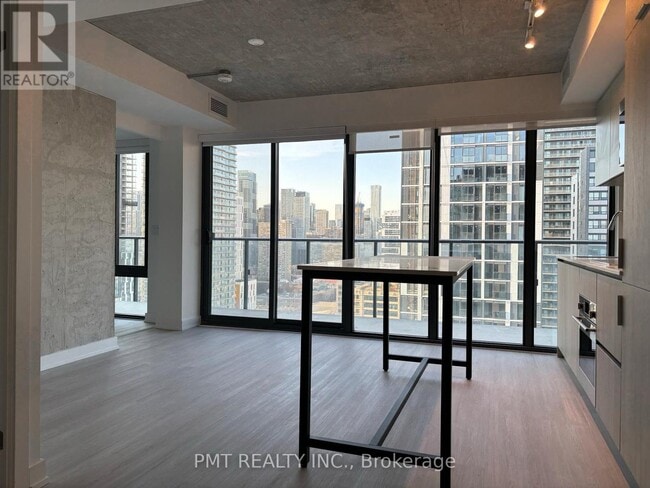 Building Photo - 47 Mutual St