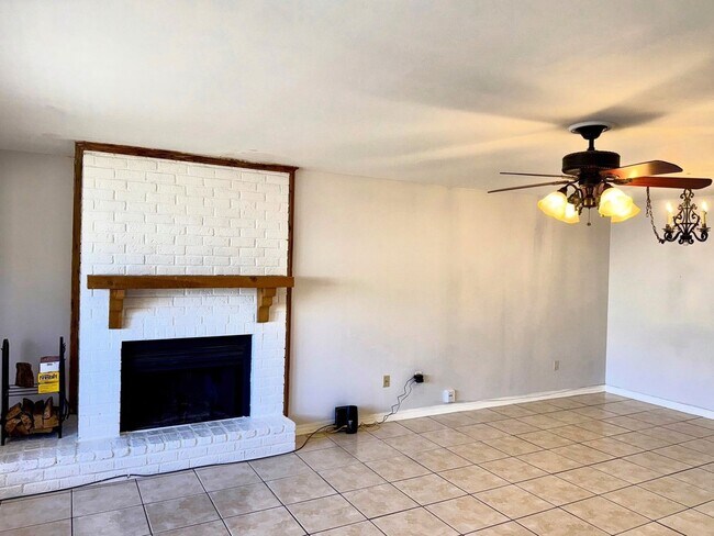 Foto del edificio - Available Now!