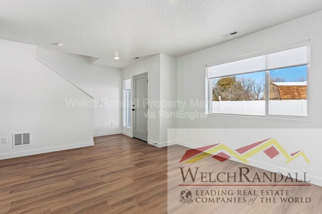 Building Photo - 507 E Alice Wy