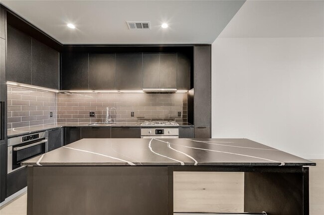 Building Photo - 44 East Ave