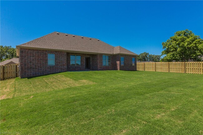 Building Photo - 1620 Sweetbriar Way