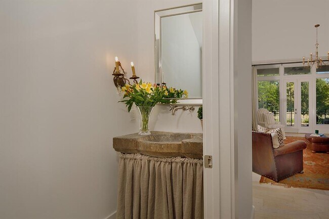 Foto del edificio - 15 Waterton Cove Pl