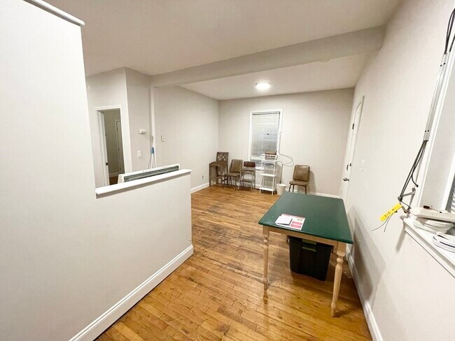 Foto del edificio - 733 Parker St