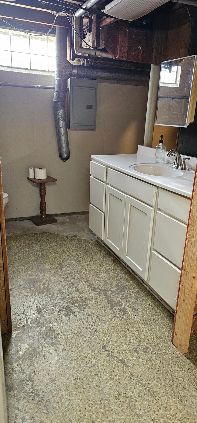 Building Photo - 7501 Walnut Ave