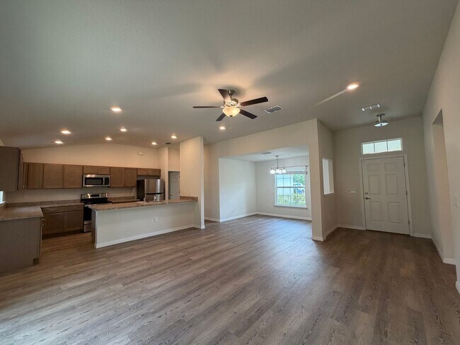Building Photo - Desirable SW Ocala Neighborhood 3/2/2 **MUST SEE**