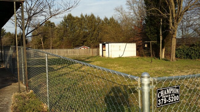 Building Photo - Come make this home yours