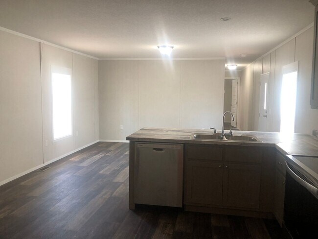 Building Photo - BRAND NEW-3 Bedroom / 2 Bath