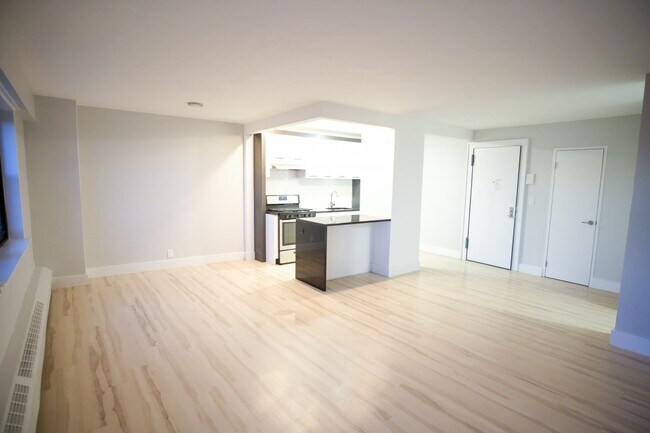 Building Photo - 260 Audubon Ave