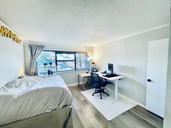 Foto del edificio - 8888 Tallwood Dr