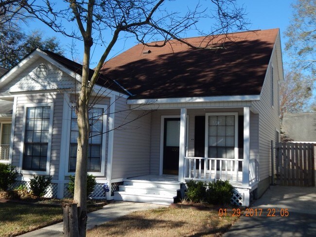 Building Photo - 1723 Briar Oak Dr