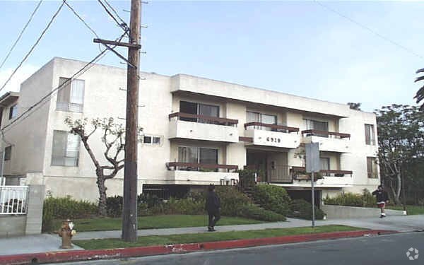 Building Photo - 6929 Coldwater Canyon Ave
