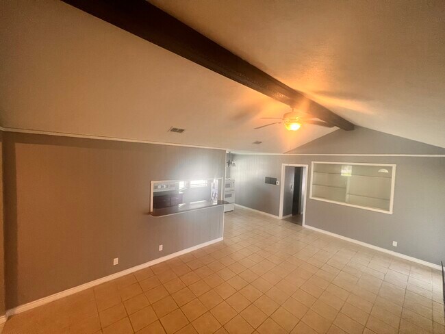 Living - 1321 Southbay Dr