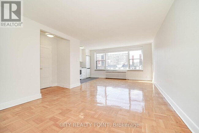 Photo du bâtiment - 1545 Bathurst St