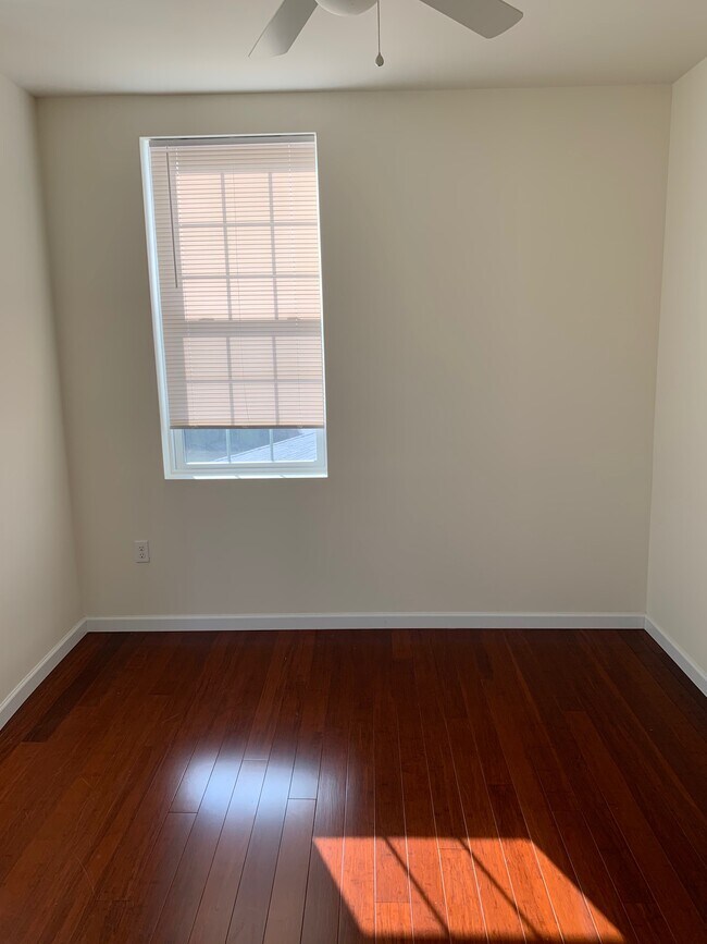 bedroom 6 - 2027 Green Ridge St
