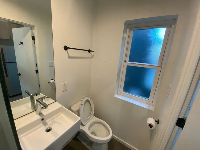 Foto del edificio - Modern Studio Apartment!