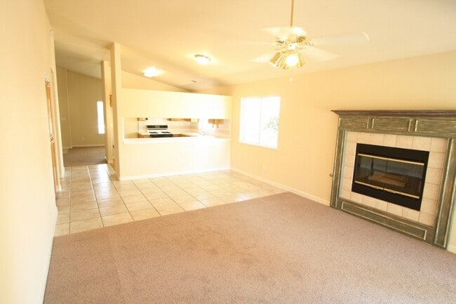 Building Photo - BEAUTIFUL & SPACIOUS HOME