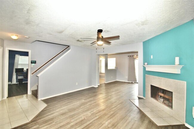 Building Photo - 1804 Elm Shadow Dr
