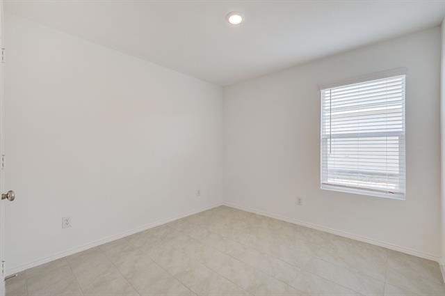 Building Photo - 2625 Kingsman Dr