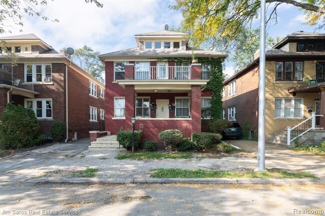 Building Photo - 843 Beaconsfield Ave