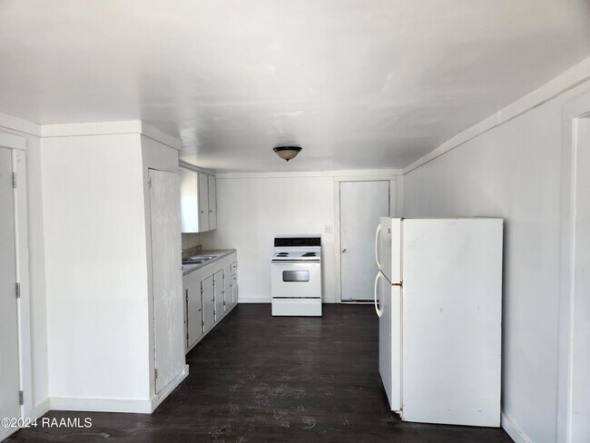 Building Photo - 737 St Cyr Ave