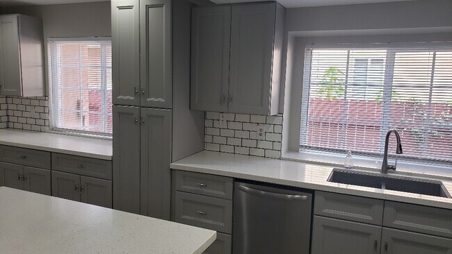 Foto del edificio - 3976 Klamath River Dr