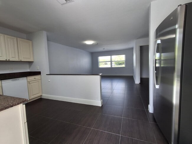 Foto del edificio - 3731 NW 110th Ave