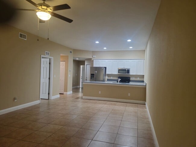 Building Photo - 3 Bedroom 2 Bath 1 Car Garage Duplex In a ...