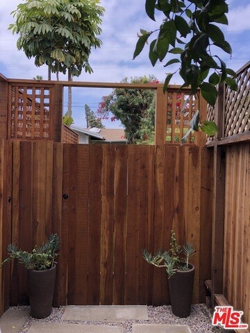 Building Photo - 2449 Glyndon Ave