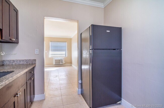 Foto del edificio - 717 NW 14th Terrace