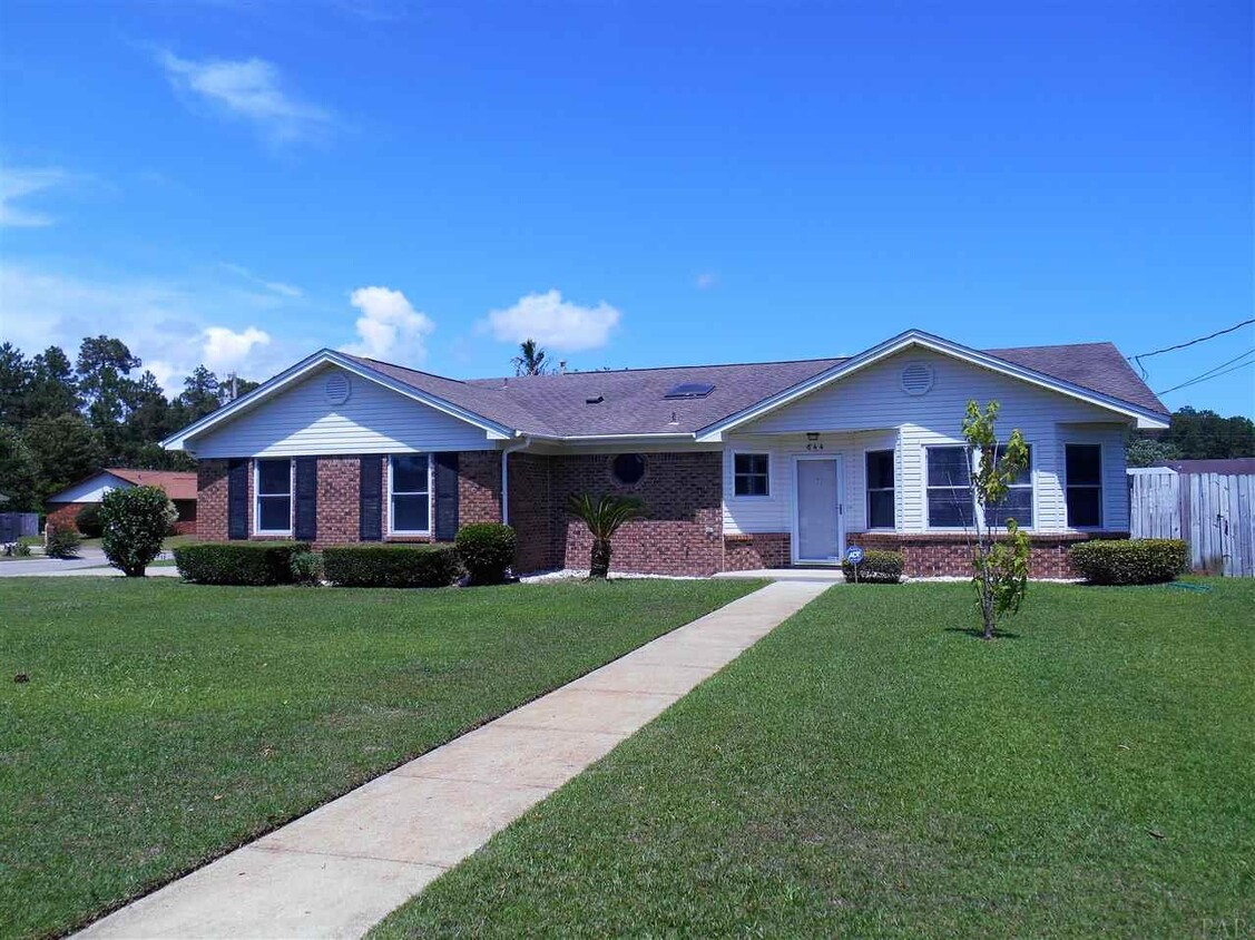 Primary Photo - 644 Green Pine Dr