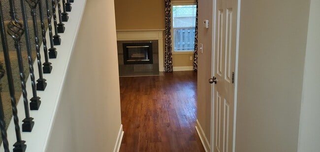 Building Photo - 3 bd, 2.5 ba home in SW Columbia near Nifo...