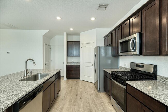 Building Photo - 405 Brody Ln
