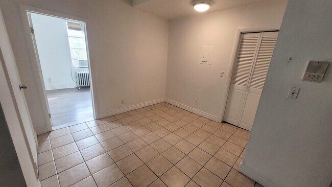 Building Photo - 437 53rd St