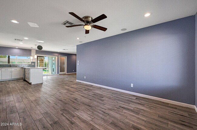 Building Photo - 2701 E Villa Rita Dr