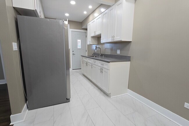 Foto del edificio - 3051 N Austin Ave