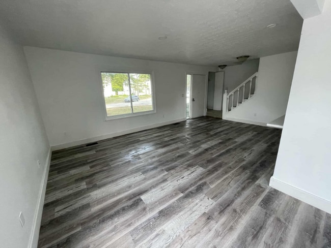 Building Photo - 5265 Captains Ct