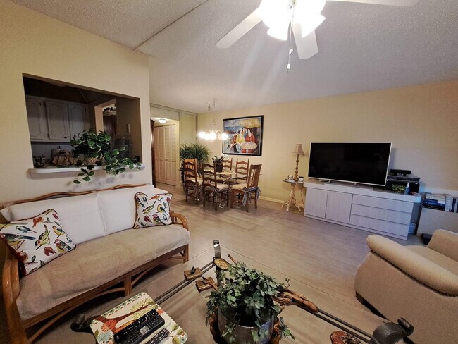 Foto del edificio - 336 Oakridge S